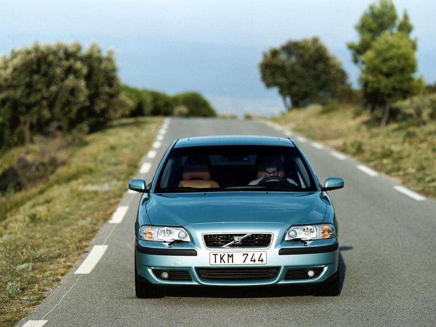  Volvo S60 R 2004 года  (фото 4 из 30)